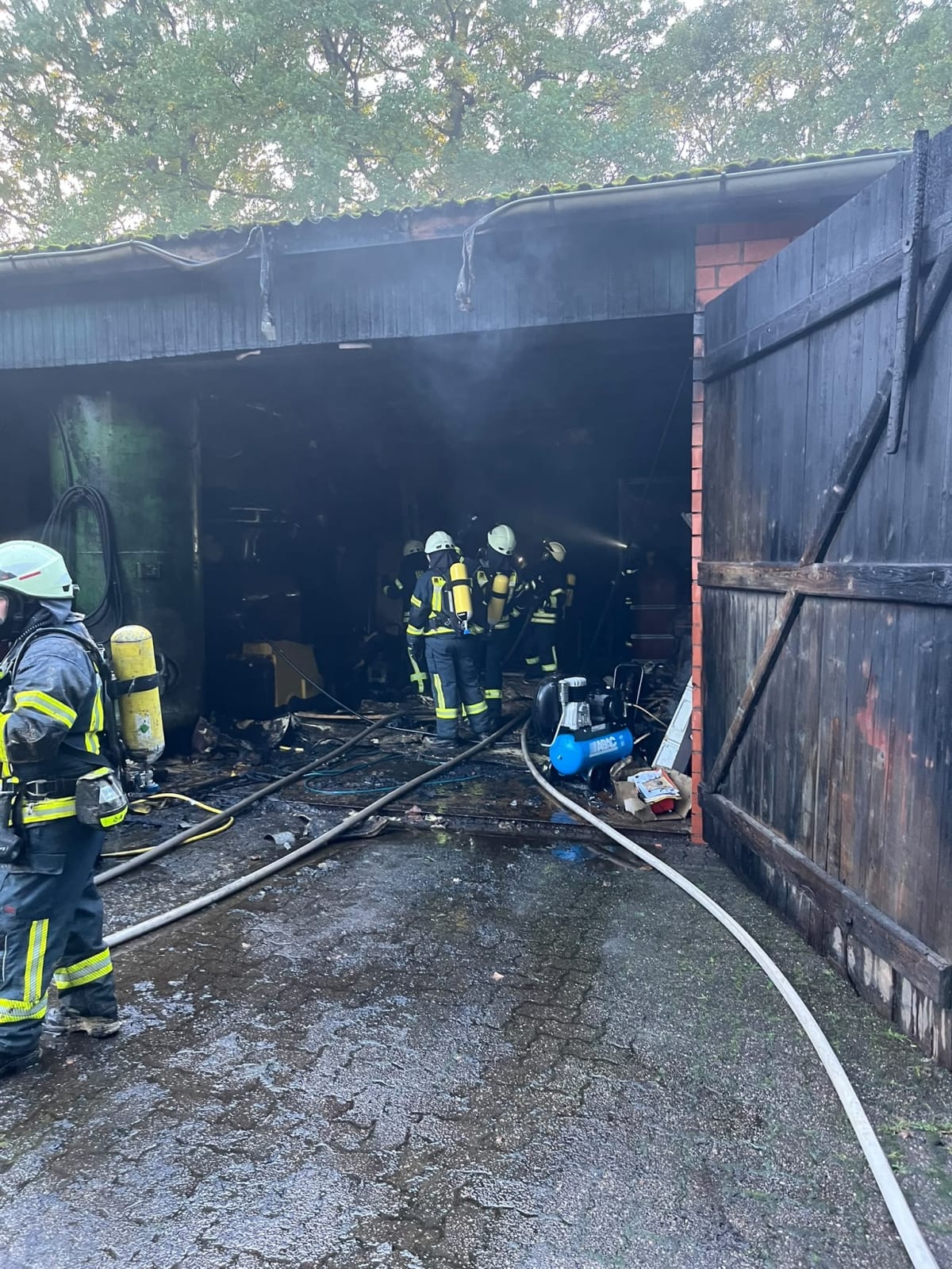 Oldendorf – Feuerwehr rettet 800 Schweine bei Brand auf Bauernhof