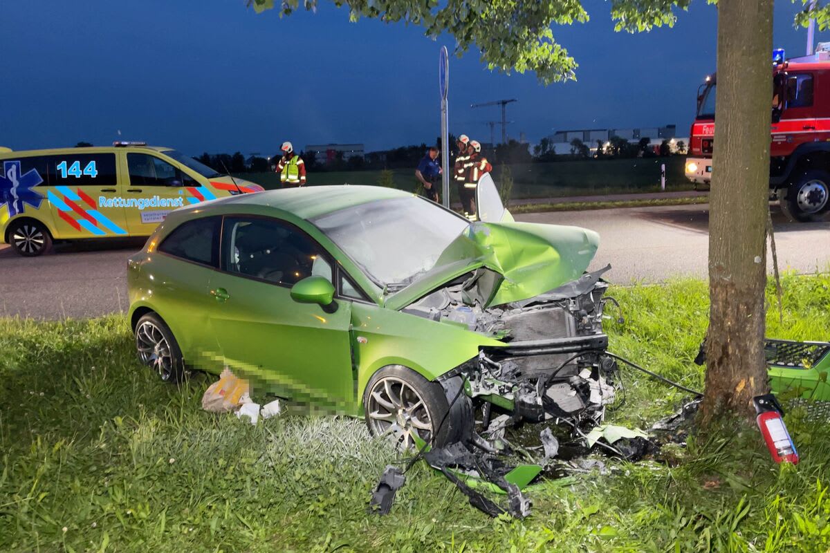 Oberbuchsiten SO - Frontal mit einem Baum kollidiert