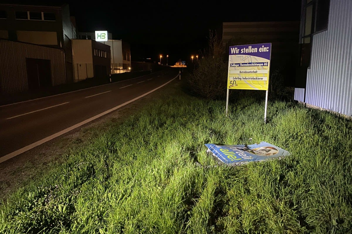 Tegerfelden AG - Töfffahrt jäh von Wahlplakat unterbrochen