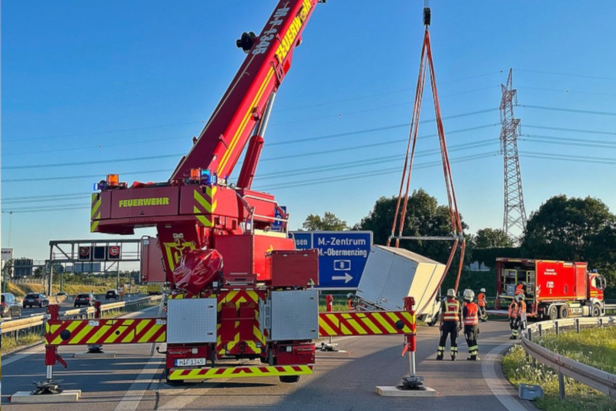 München – Schweres Heben nach Unfall auf A99