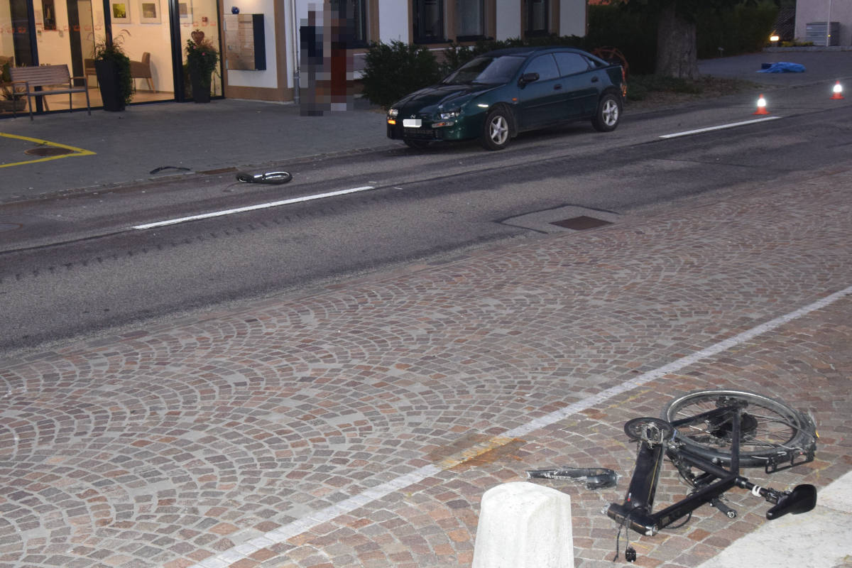 Schnottwil SO - E-Bike-Lenker bei Kollision mit Auto schwer verletzt