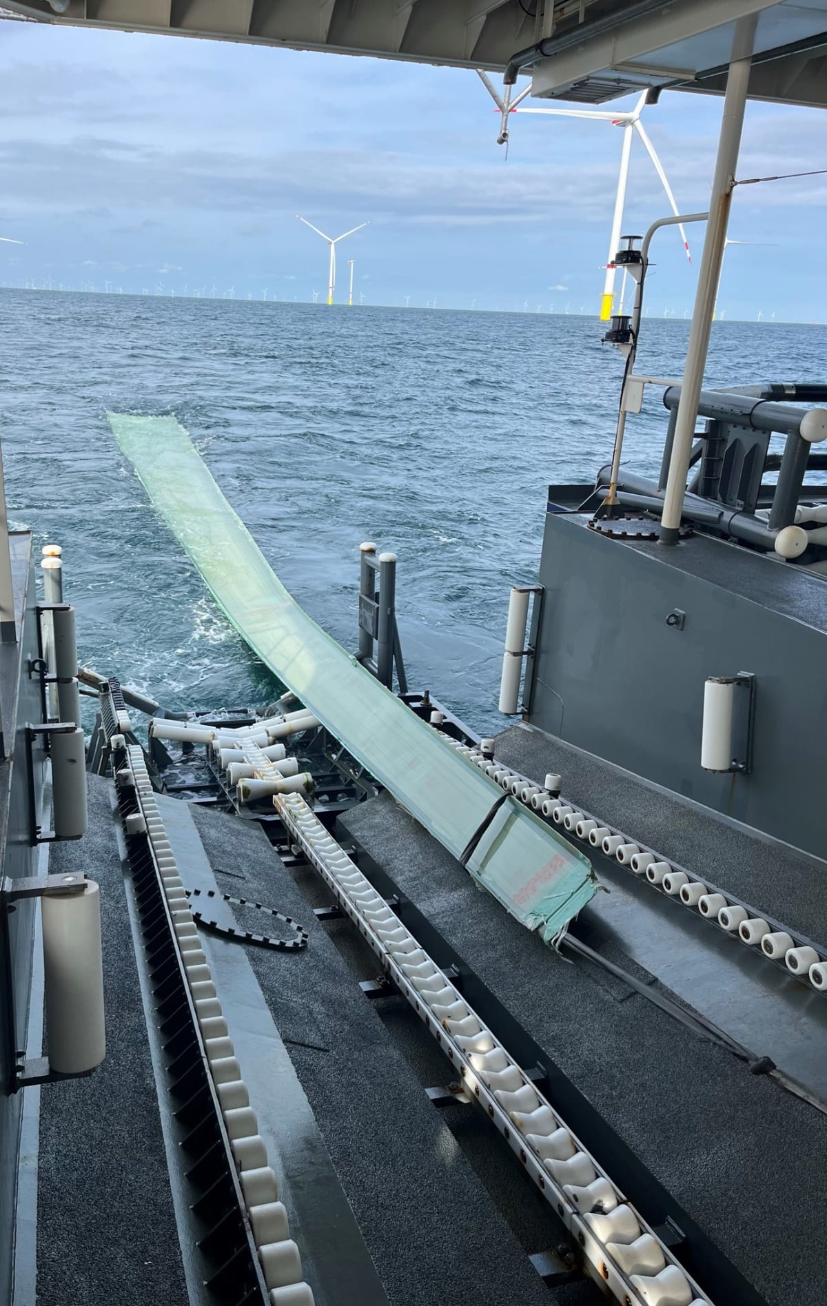 Cuxhaven – Flügel einer Windkraftanlage aus der Nordsee geborgen