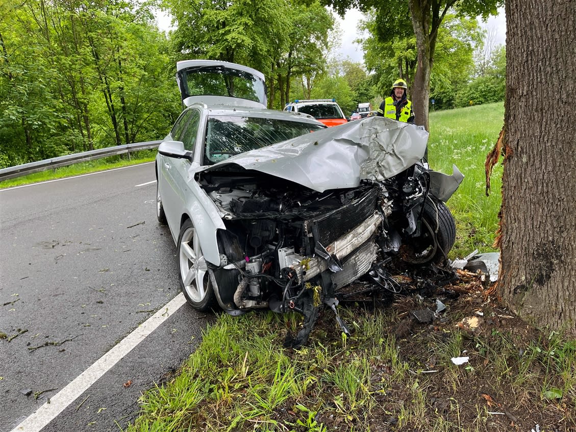 Bergneustadt – Fahrer (61) nach Alleinunfall schwer verletzt