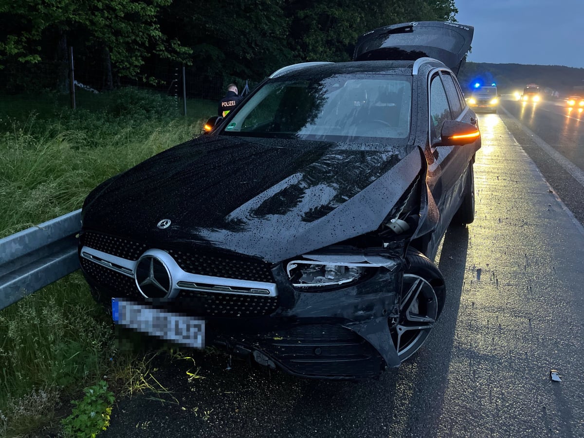 A44 Bielefeld – Mercedes-Fahrer verursacht Unfall unter Drogen