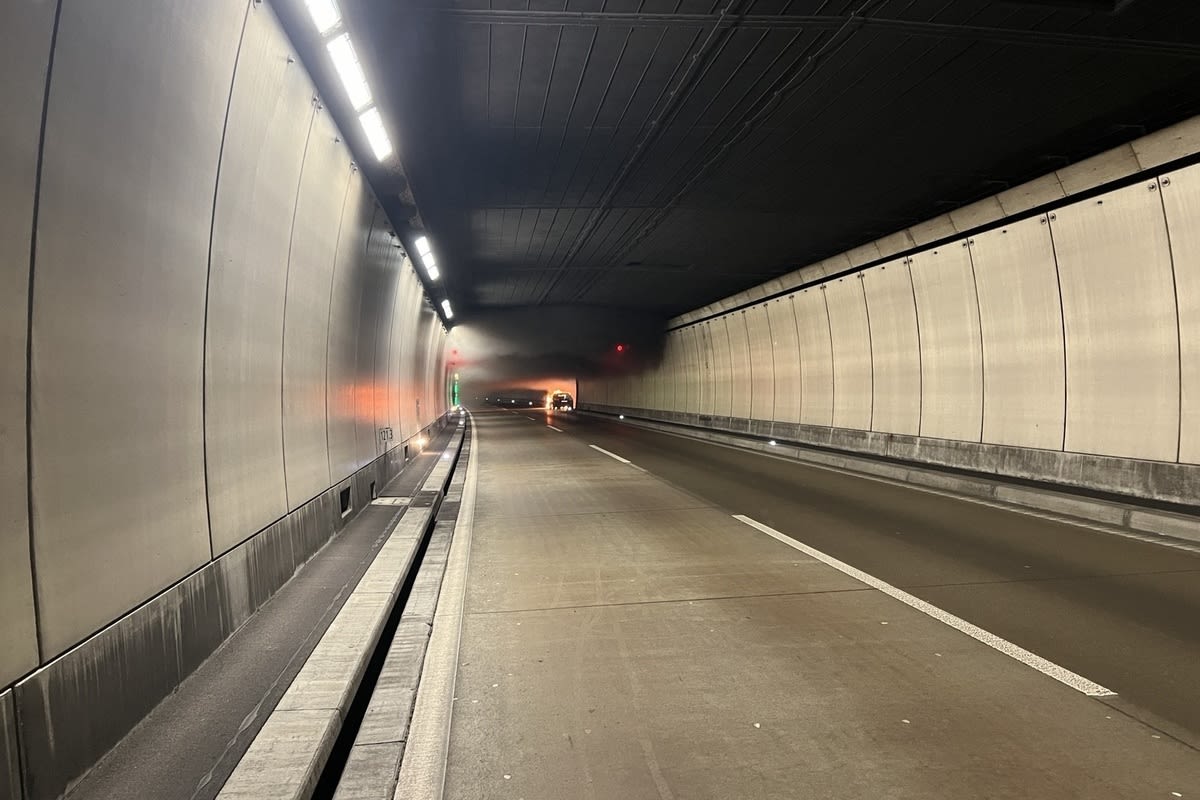 Emmetten NW - Seelisbergtunnel wegen Fahrzeugbrand gesperrt