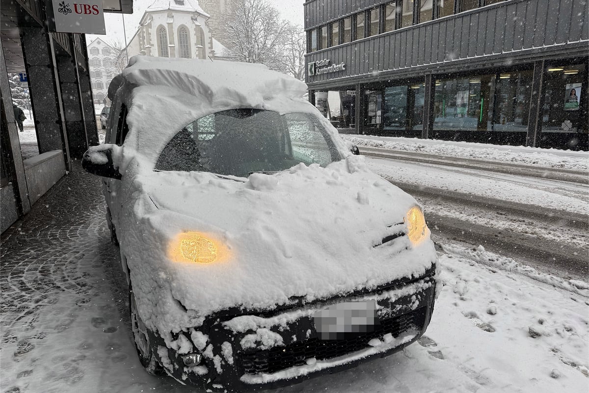 Wintereinbruch in St.Gallen – Fahrzeuge mit Schneelast gestoppt