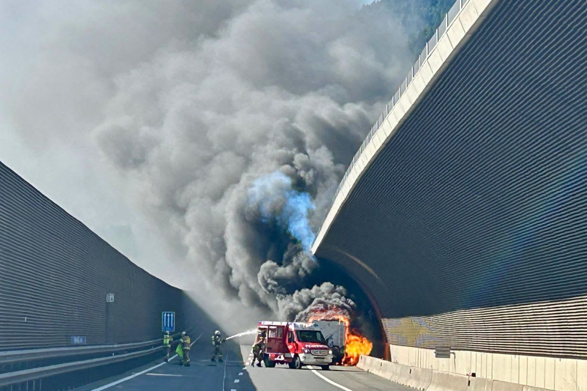 Zederhaus – Wohnmobil gerät auf A10 in Brand und sorgt für Stau