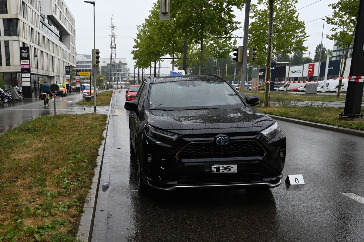 Opfikon ZH – Fussgängerin (17) bei Kollision mit Auto verletzt