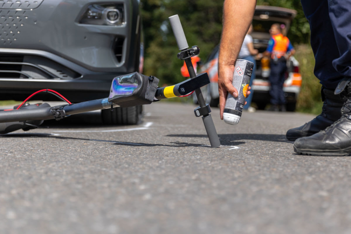 Schötz LU – 14-Jähriger auf E-Trottinett prallt frontal in Auto