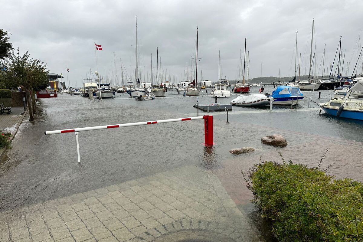 Schleswig-Holstein - Viel Schaden und eine tote Person nach Sturmflut