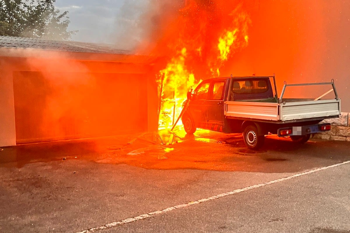 Breitenbach SO - Garagenbox in Vollbrand - Personen evakuiert