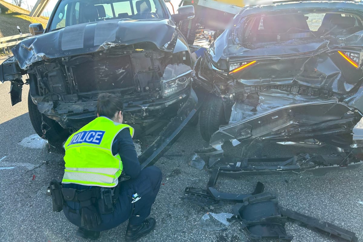 Sperrung der Autobahn A12 bei Châtel-St-Denis wegen zwei Unfällen
