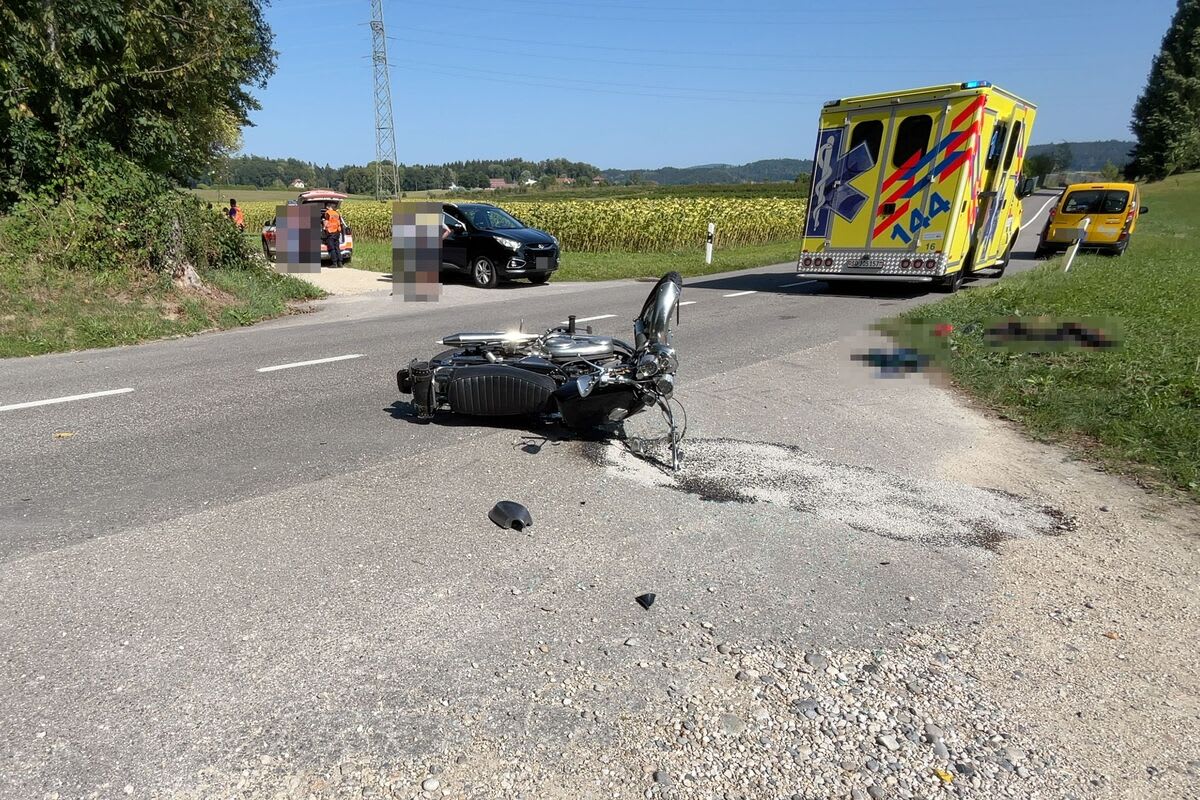 Heinrichswil SO - Motorradlenker wird nach Unfall ins Spital geflogen 