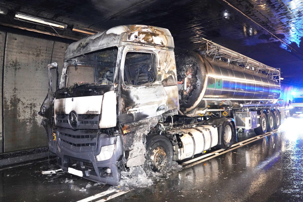 Andermatt UR – LKW-Brand im Gotthardtunnel - Lenker verletzt - Tunnel stundenlang gesperrt