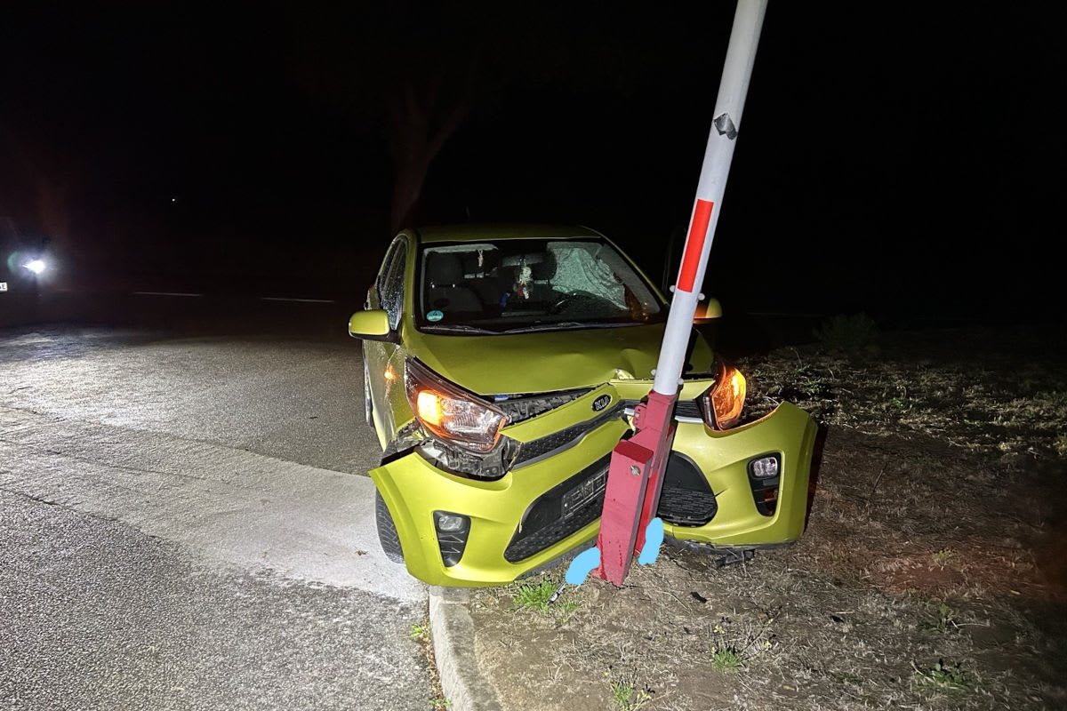 Neustadt – Junger Fahrer kracht bei Unfall gegen Schranke