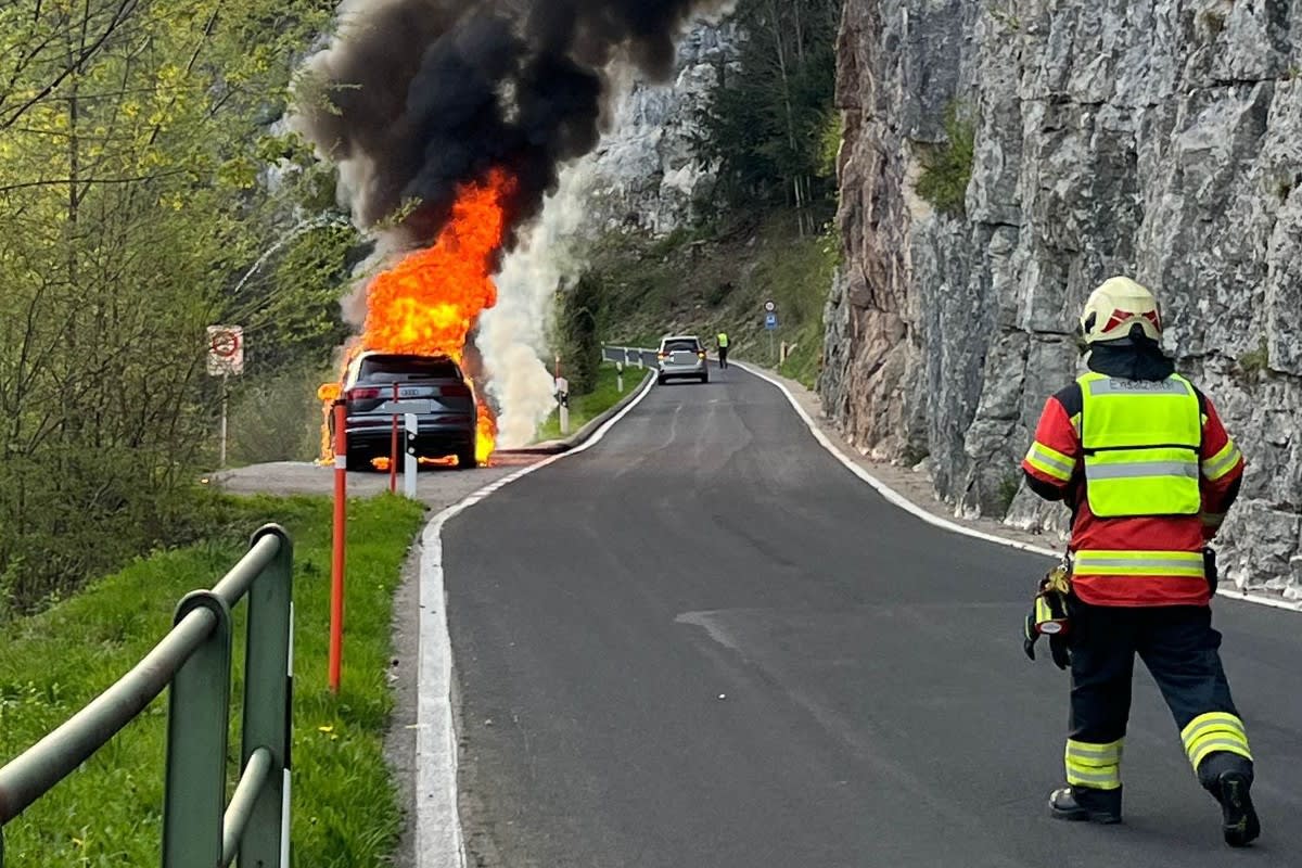 Hägendorf SO - Allerheiligenstrasse wegen Fahrzeugbrand gesperrt