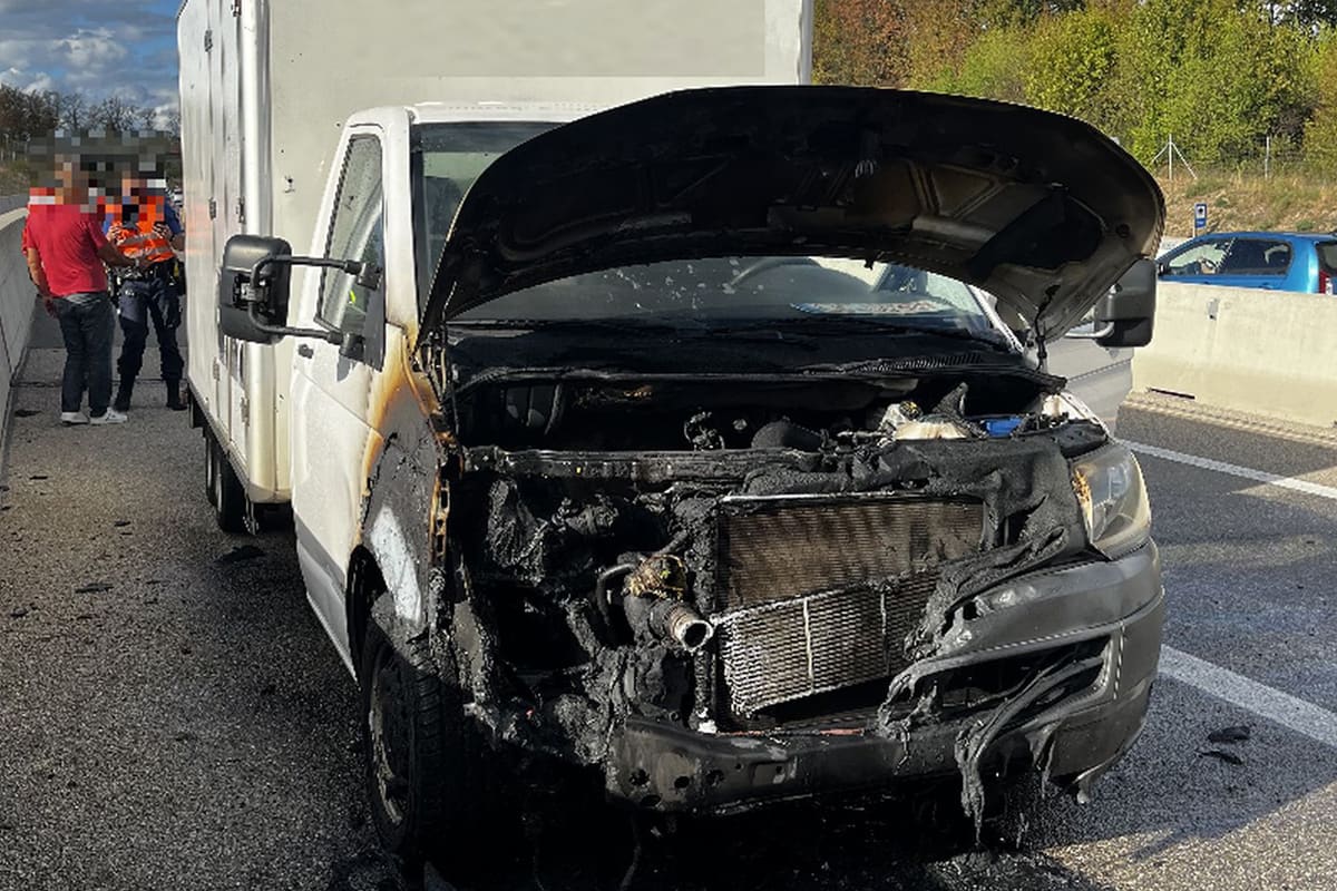 Aesch BL – Brand von Lieferwagen auf A18