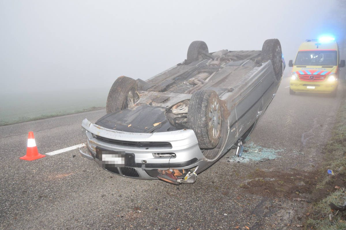 Lüterkofen-Ichertswil SO - Autofahrerin bei Selbstunfall verletzt