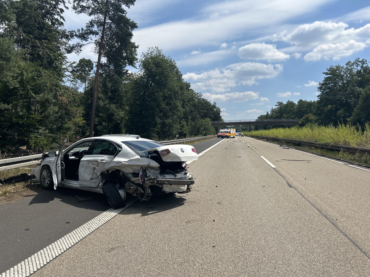 Hanau – Spurwechsel endet mit schwerem Unfall auf der A66