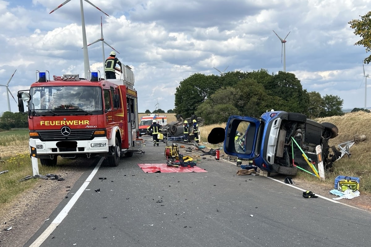 Heckhuscheid – Fünf Menschen nach Kreuzungsunfall schwer verletzt