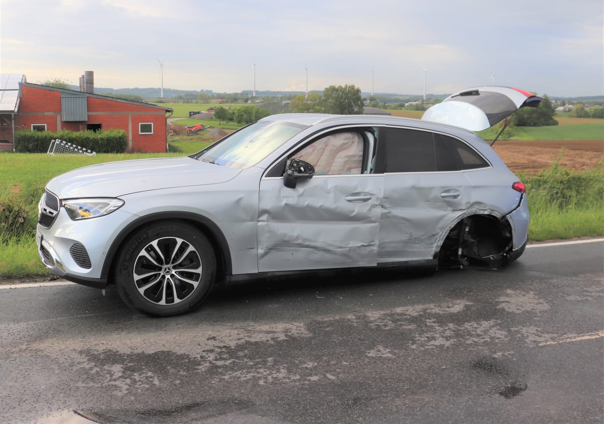 Lkw erfasst Pkw bei Steinheim – Autofahrer schwer verletzt
