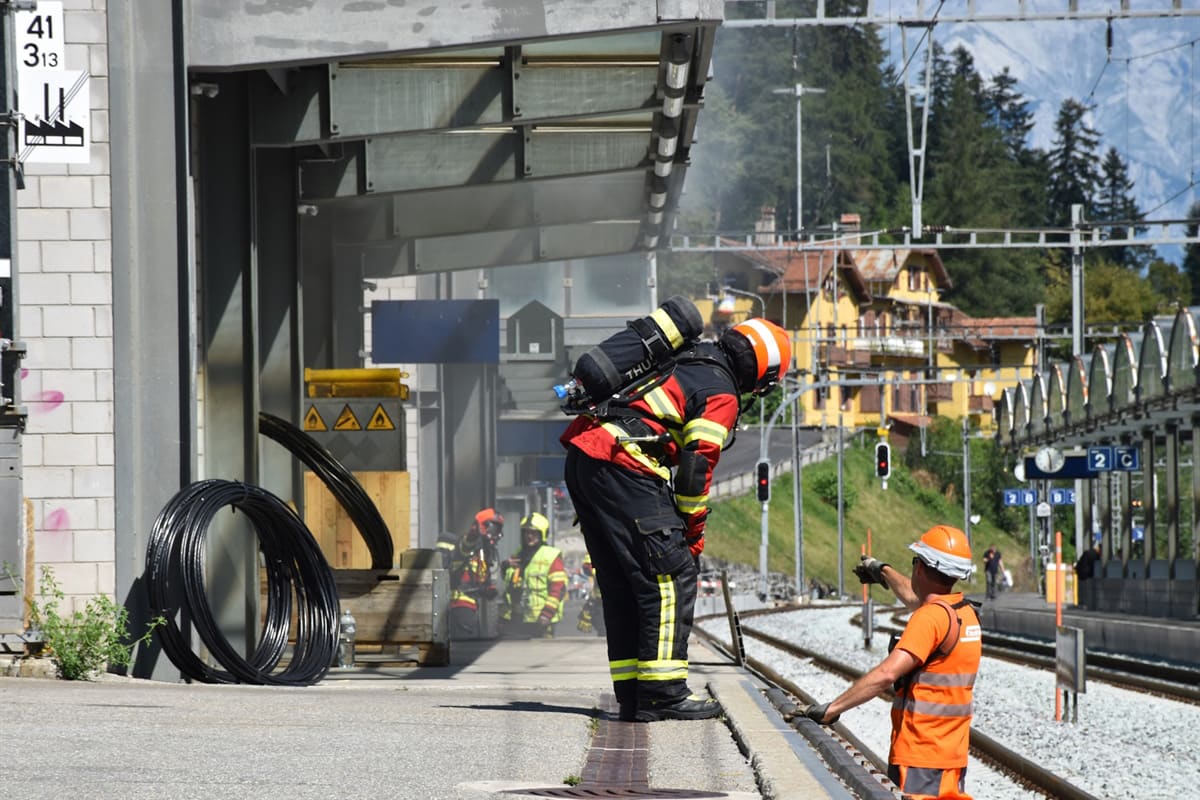 Thusis GR – Akkus lösen Brand bei Sammelstelle an Bahnhof aus