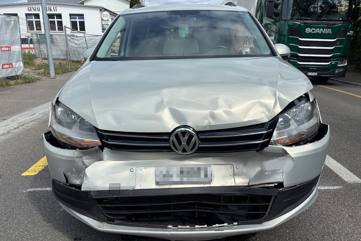 Romanshorn TG – Zwei Verletzte nach Auffahrunfall mit vier Autos