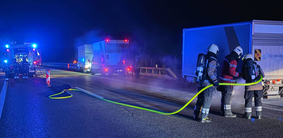 Arisdorf BL – Anhänger gerät auf A2 in Brand