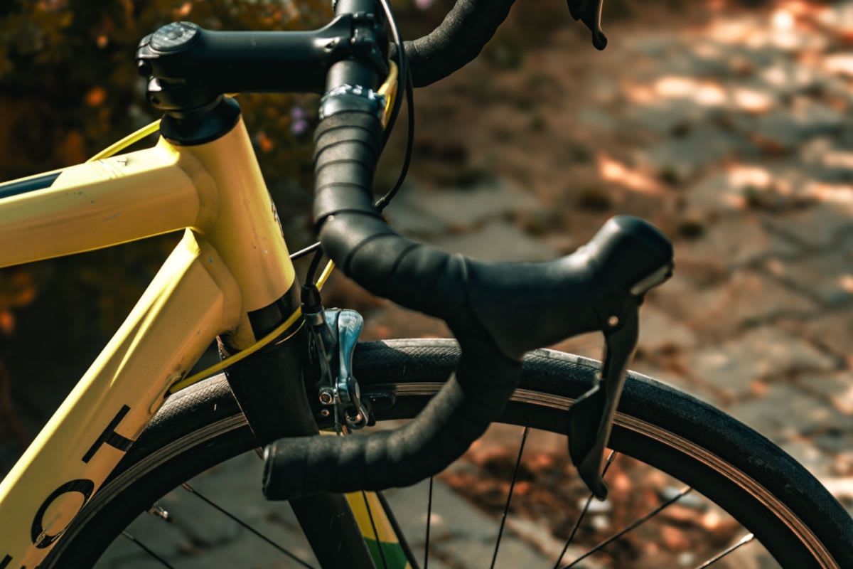 Innsbruck – Rennradfahrer und Fußgängerin bei Unfall verletzt