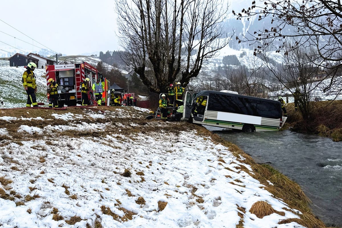 Schwende AI – Vier Personen bei Unfall mit Kleinbus verletzt