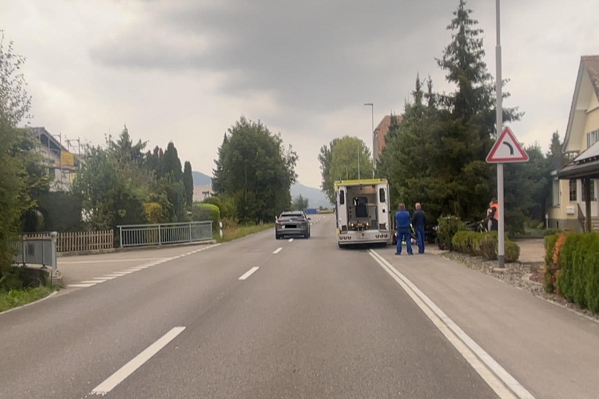 Kestenholz SO - Fahrradlenker von Auto erfasst und verletzt