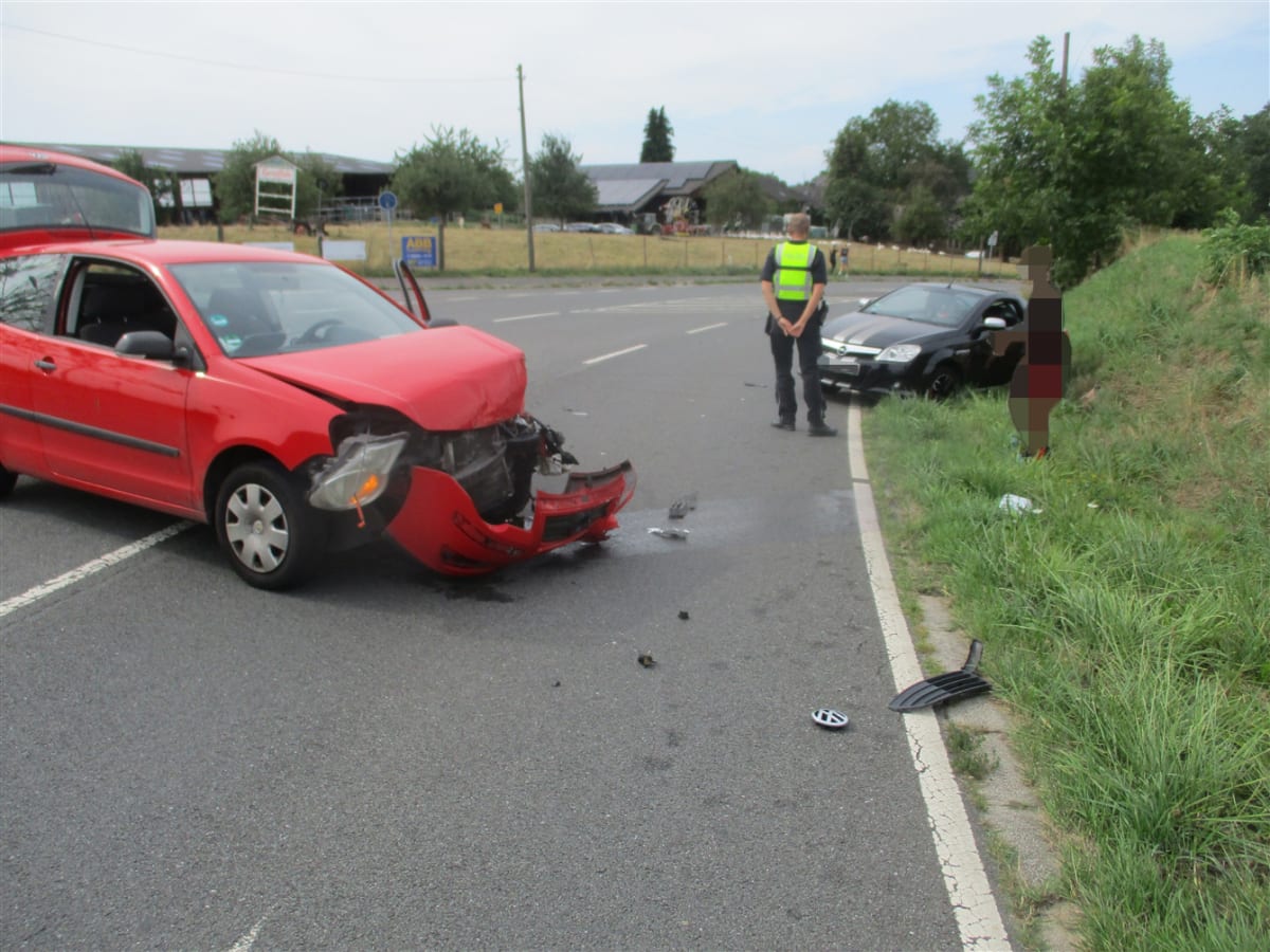 Rösrath – Zwei Verletzte bei Unfall nach Missachtung der Vorfahrt