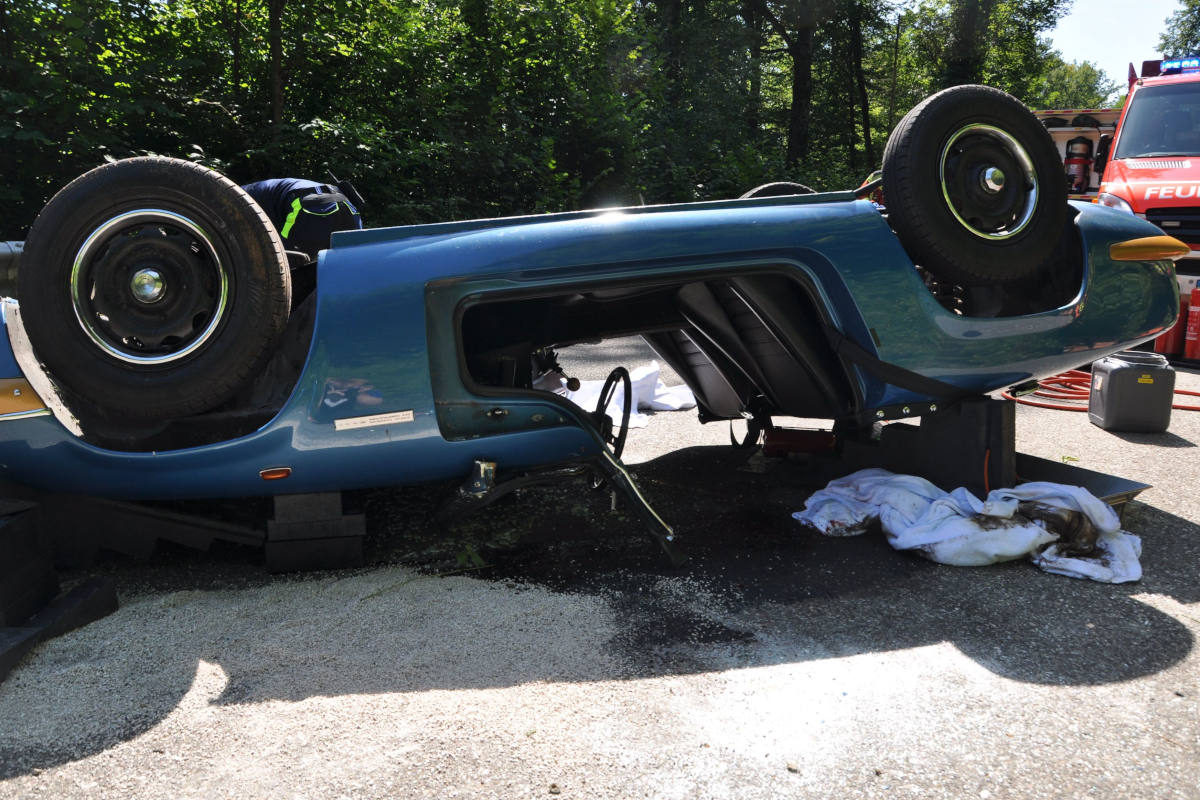 St. Pantaleon SO - Cabriolet-Lenker wird bei Selbstunfall schwer verletzt 