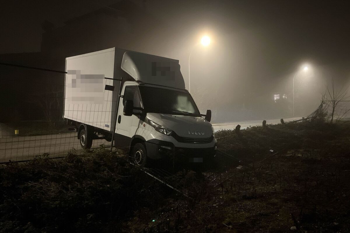 Solothurn - Lieferwagen beschädigt und weitergefahren