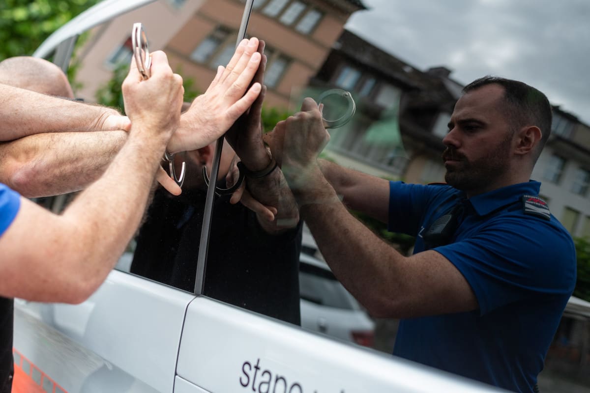 Winterthur ZH – Festnahmen nach Kollisionen mit parkierten Autos