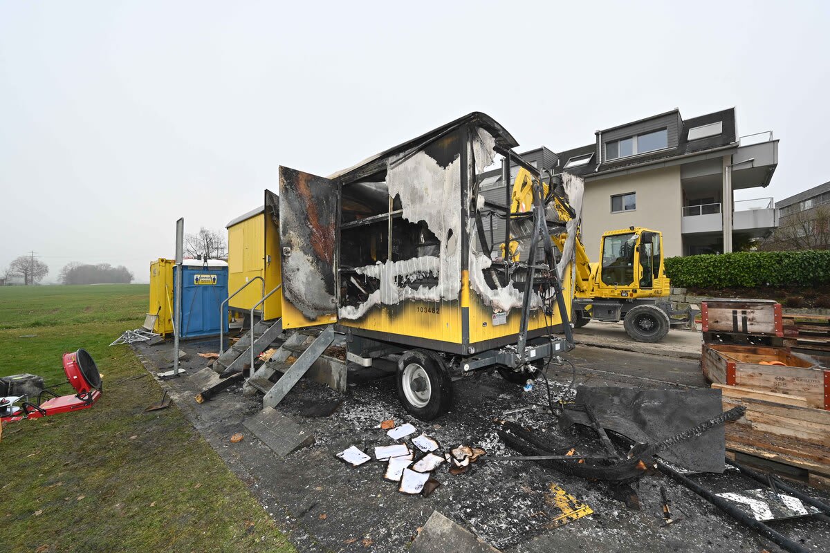 Hünenberg ZG – Brand eines Baustellenwagens