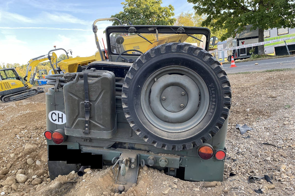 Aesch BL – Alkoholisierter Jeep-Fahrer bleibt im Baustellenareal stecken