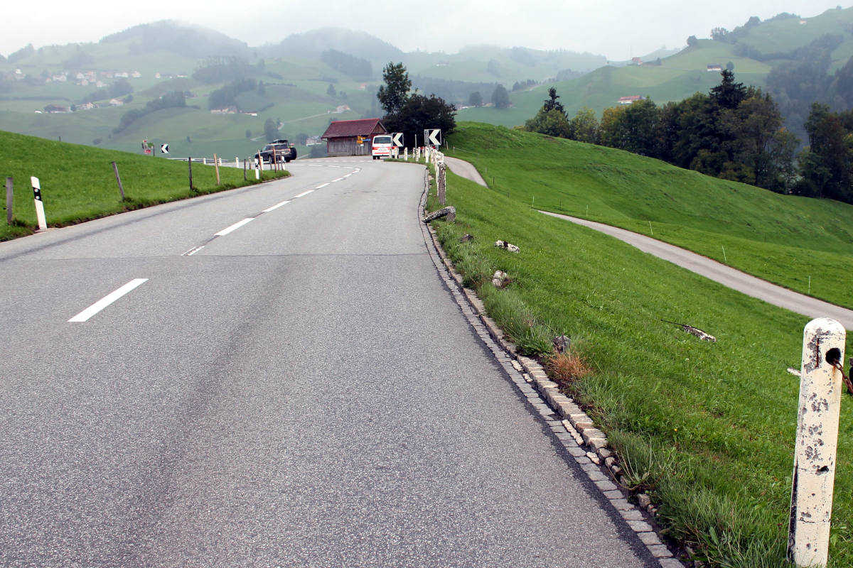 Appenzell AI - Betonpfahlzaun umgefahren