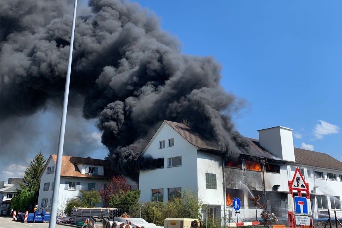 Däniken SO - Brand in Lagerhalle