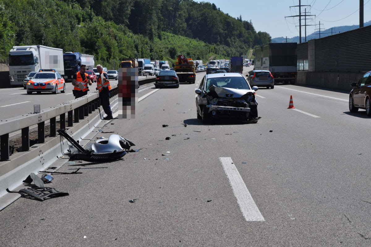 Kappel SO - Auto kollidiert mit Mittelleitplanke und löst Kollision auf der Gegenfahrbahn aus - Zeugenaufruf