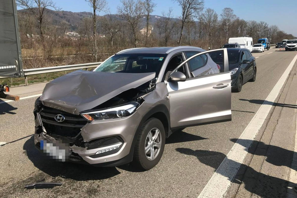 A1 Oberbuchsiten / Kestenholz SO - Zwei Auffahrkollisionen mit mehreren beteiligten Autos