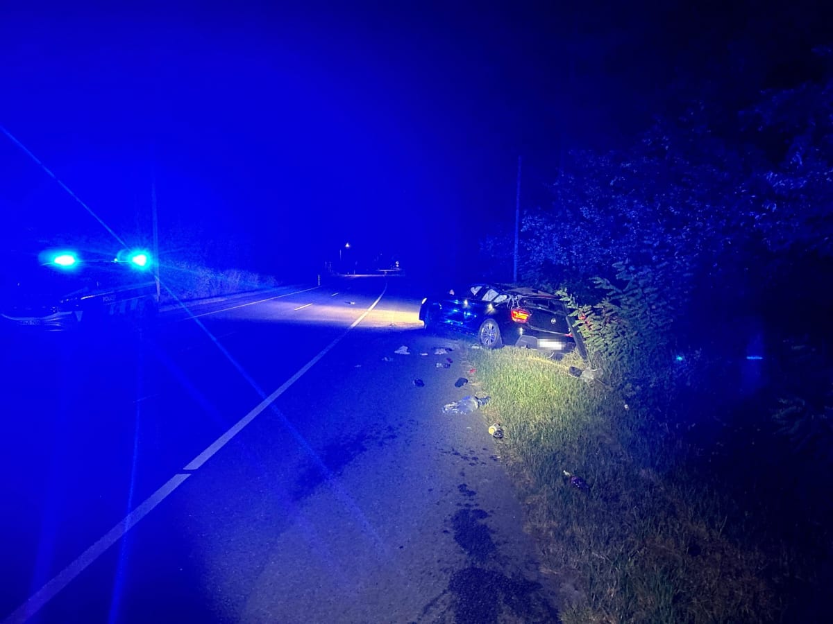 Bielefeld – BMW-Fahrer (19) überschlägt sich nach Sekundenschlaf