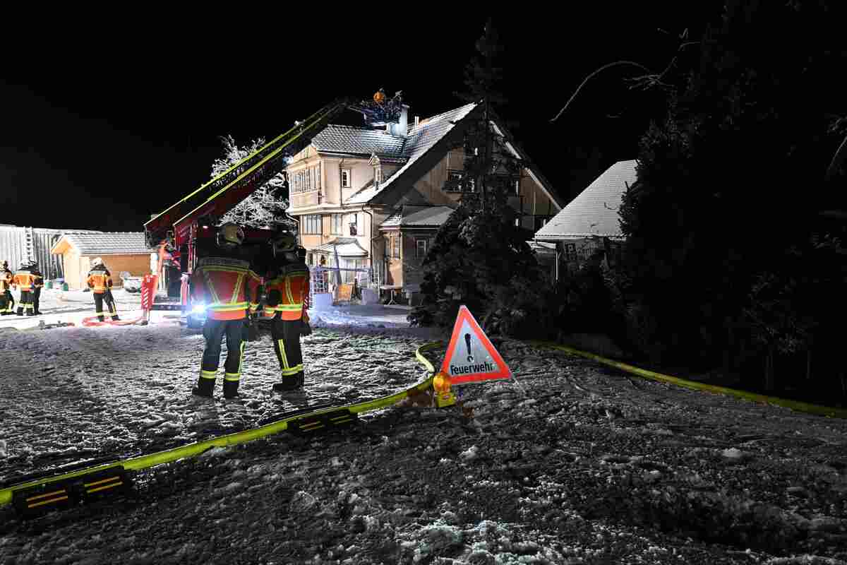 Gais AR – Bewohner löschen Brand in historischem Holzhaus 
