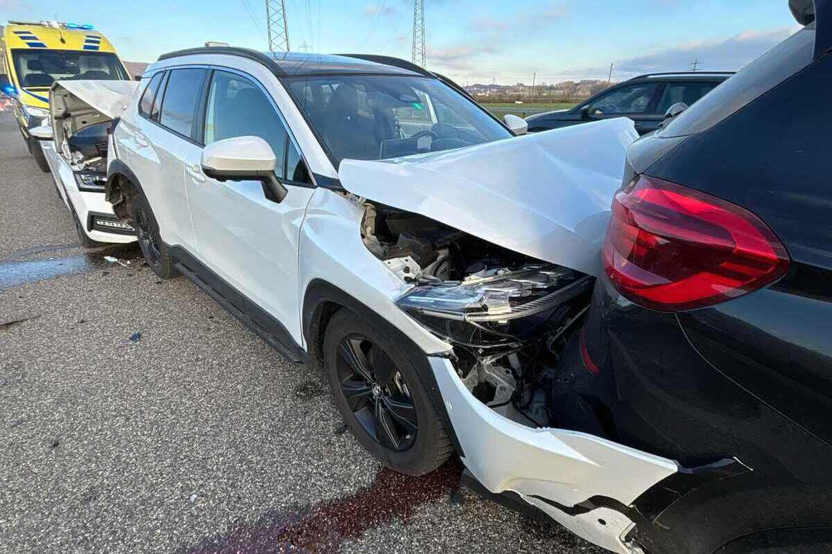 Vier Auffahrkollisionen auf der Autobahn A1 