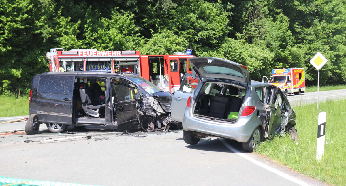 Brakel – Zwei Verletzte nach schwerem Verkehrsunfall