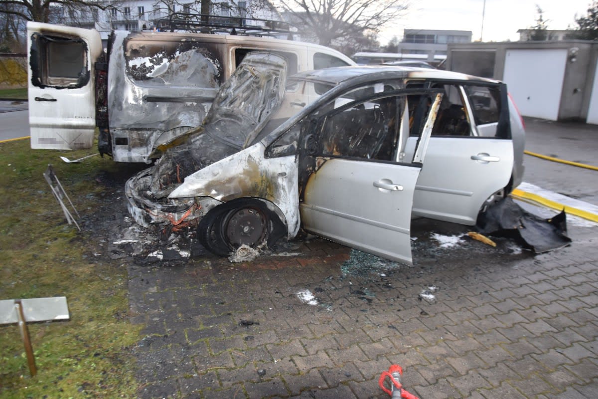 Luterbach SO – Mehrere Fahrzeuge fielen den Flammen zum Opfer