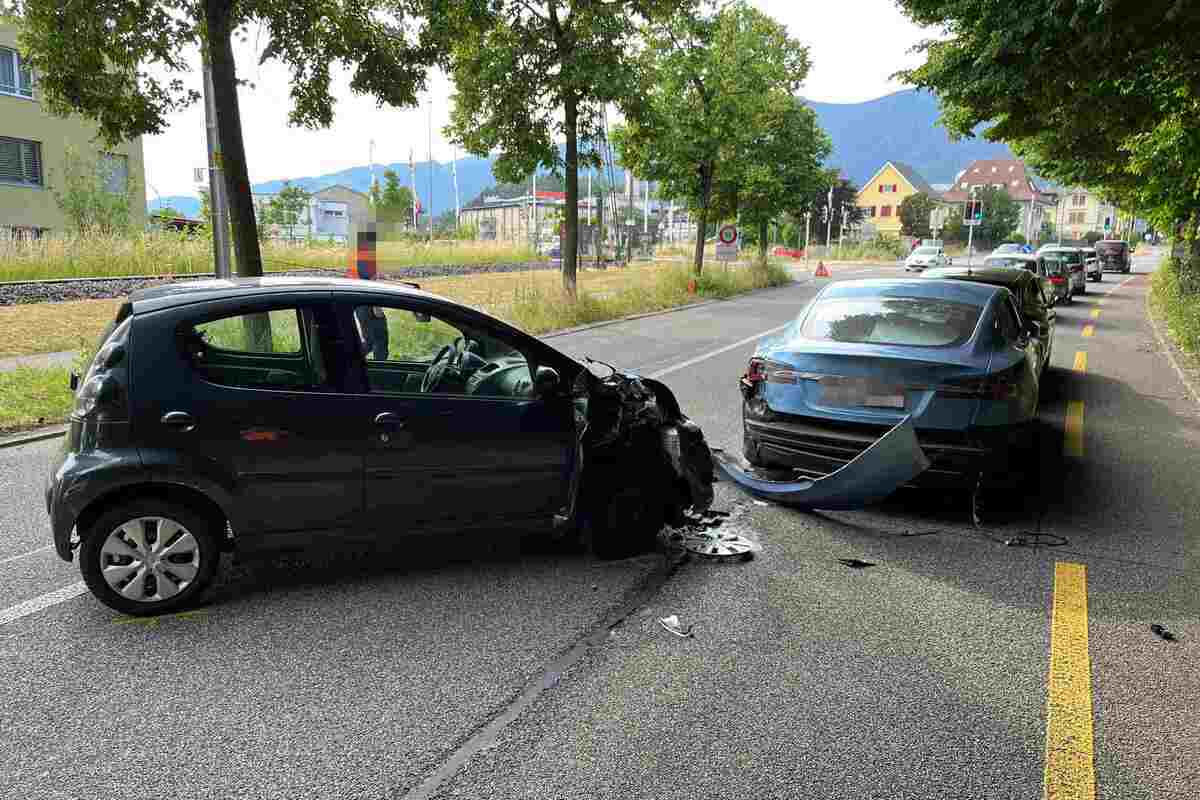 Unfall in Solothurn - Auffahrkollision mit drei Fahrzeugen 