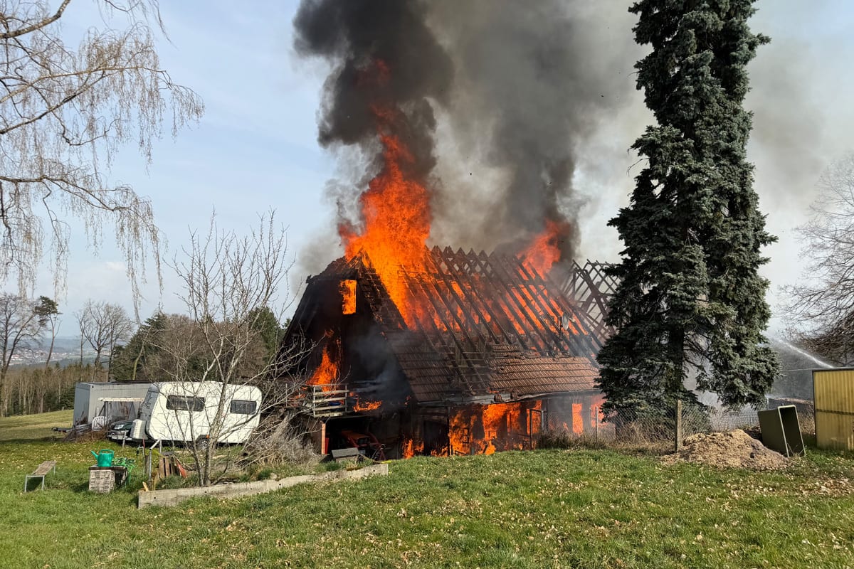 Schüpfen BE – Bauernhaus und Stall bei Brand vollständig zerstört