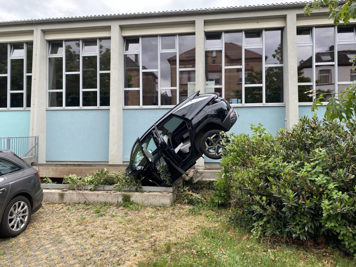 Unfall in Landau – Gaspedal mit Bremse verwechselt