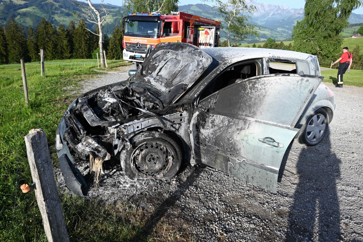Ebnat-Kappel SG – Auto brennt vollständig aus
